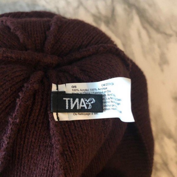Aritzia TNA burgundy winter beanie/hat - Picture 2 of 2